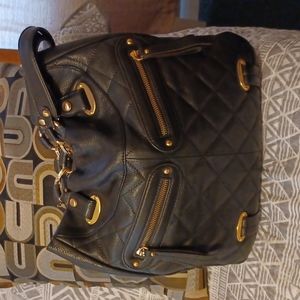 WOMEN  B.MAKOWSKY LEATHER SHOULDER BAG.